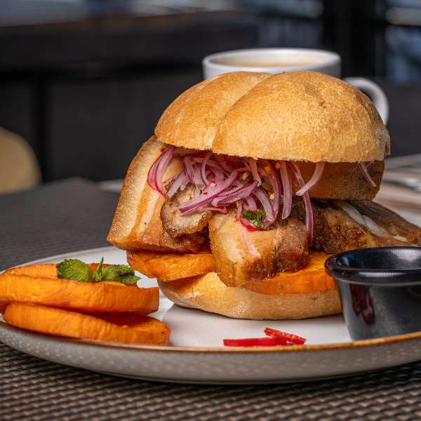 Pan con Chicharrón